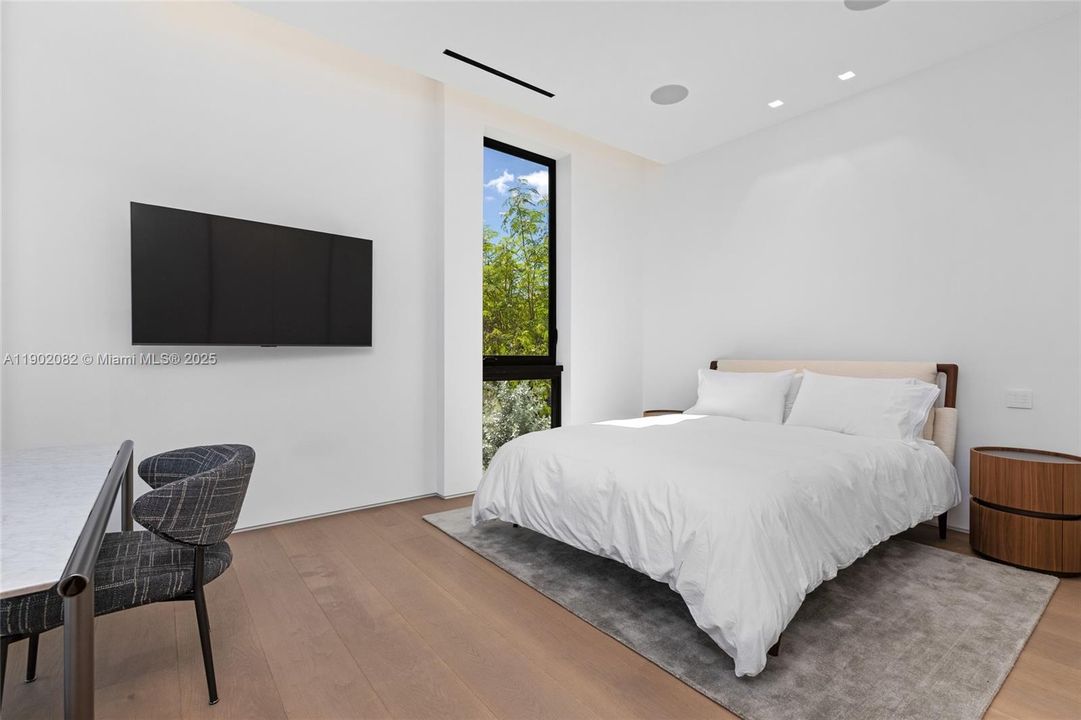 For Sale: $17,999,000 (6 beds, 7 baths, 5662 Square Feet)