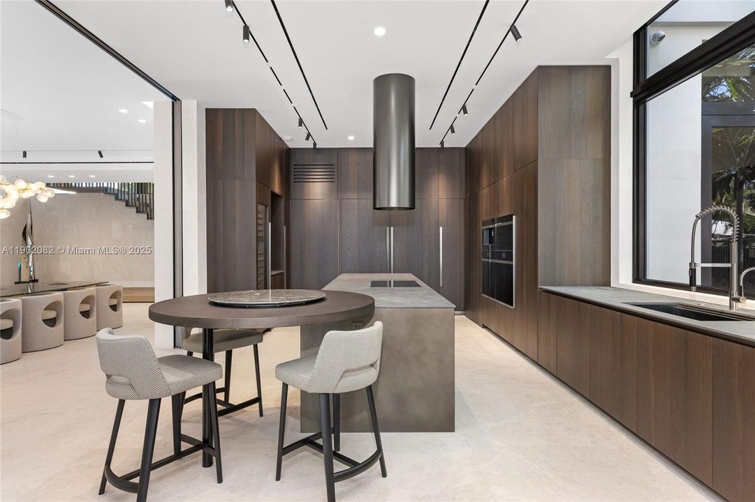 For Sale: $17,999,000 (6 beds, 7 baths, 5662 Square Feet)