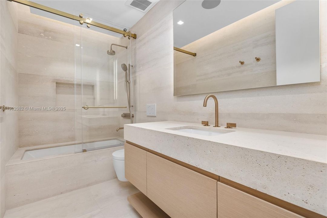 For Sale: $17,999,000 (6 beds, 7 baths, 5662 Square Feet)