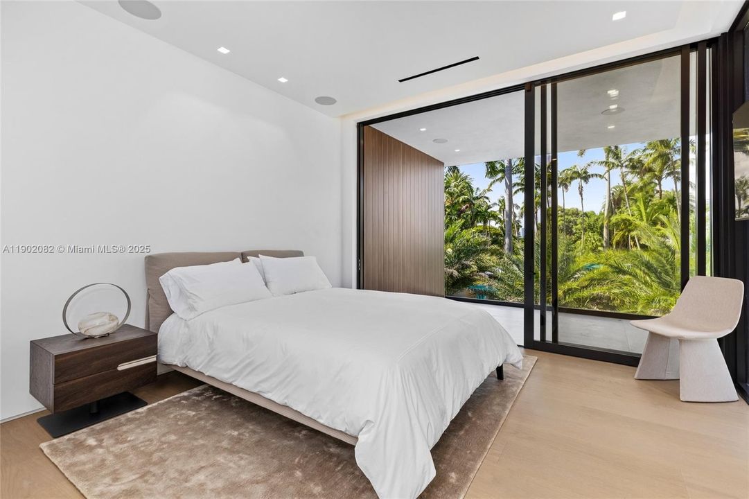 For Sale: $17,999,000 (6 beds, 7 baths, 5662 Square Feet)