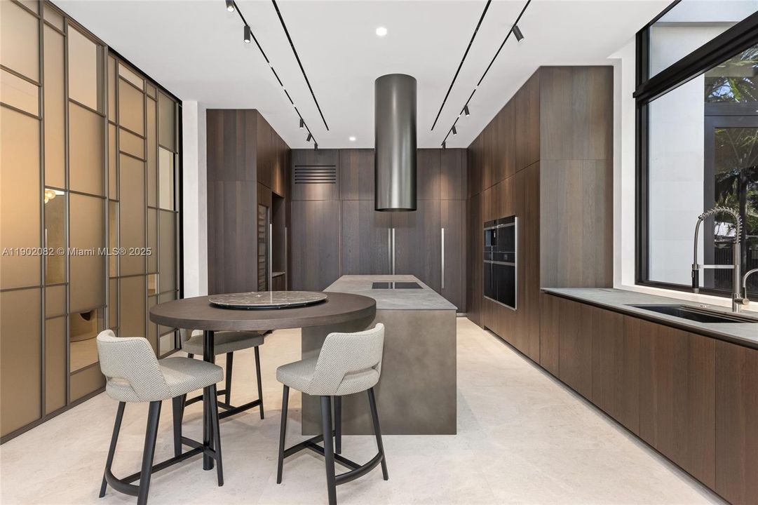 For Sale: $17,999,000 (6 beds, 7 baths, 5662 Square Feet)