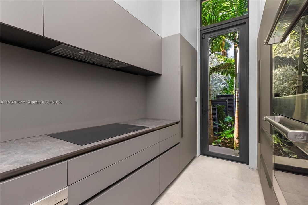 For Sale: $17,999,000 (6 beds, 7 baths, 5662 Square Feet)