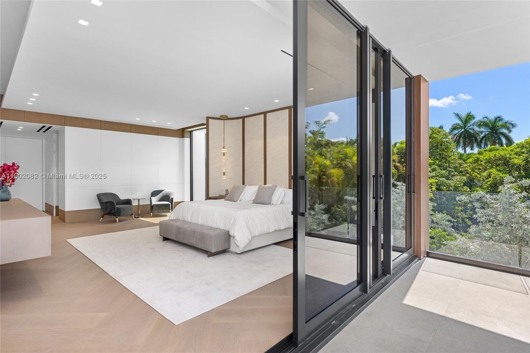 For Sale: $17,999,000 (6 beds, 7 baths, 5662 Square Feet)