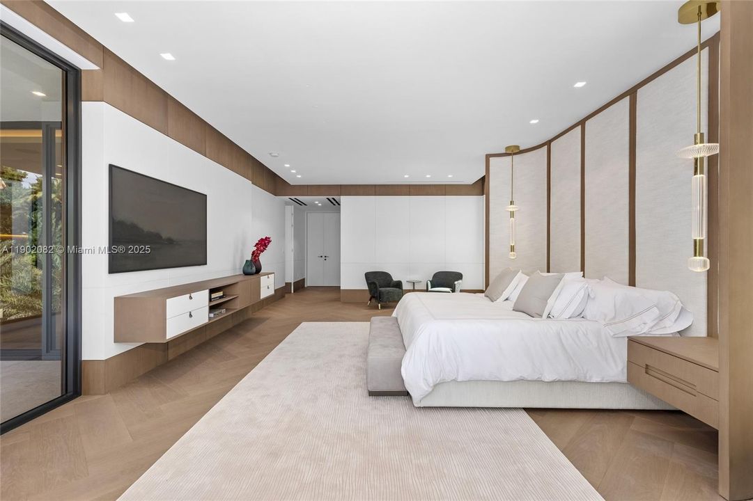 For Sale: $17,999,000 (6 beds, 7 baths, 5662 Square Feet)