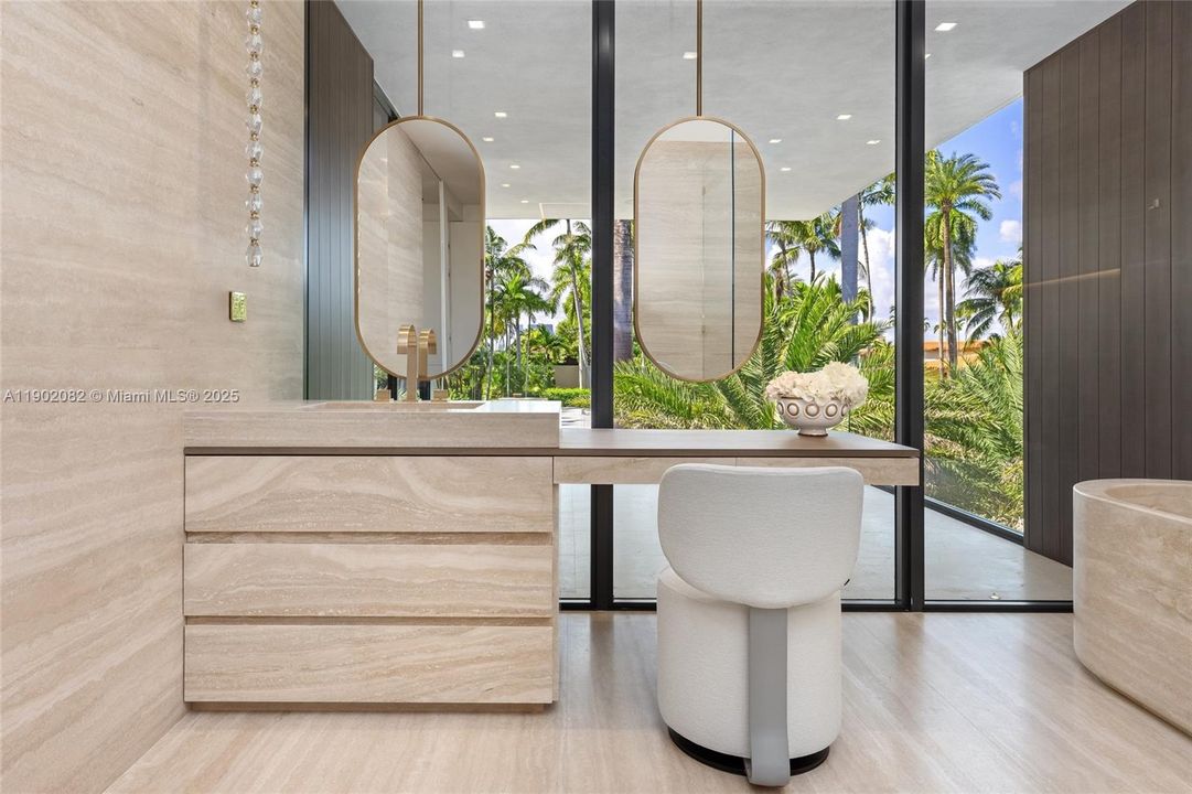 For Sale: $17,999,000 (6 beds, 7 baths, 5662 Square Feet)