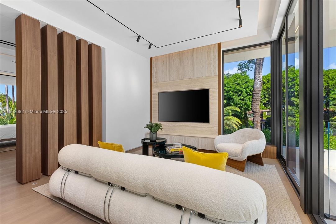 For Sale: $17,999,000 (6 beds, 7 baths, 5662 Square Feet)