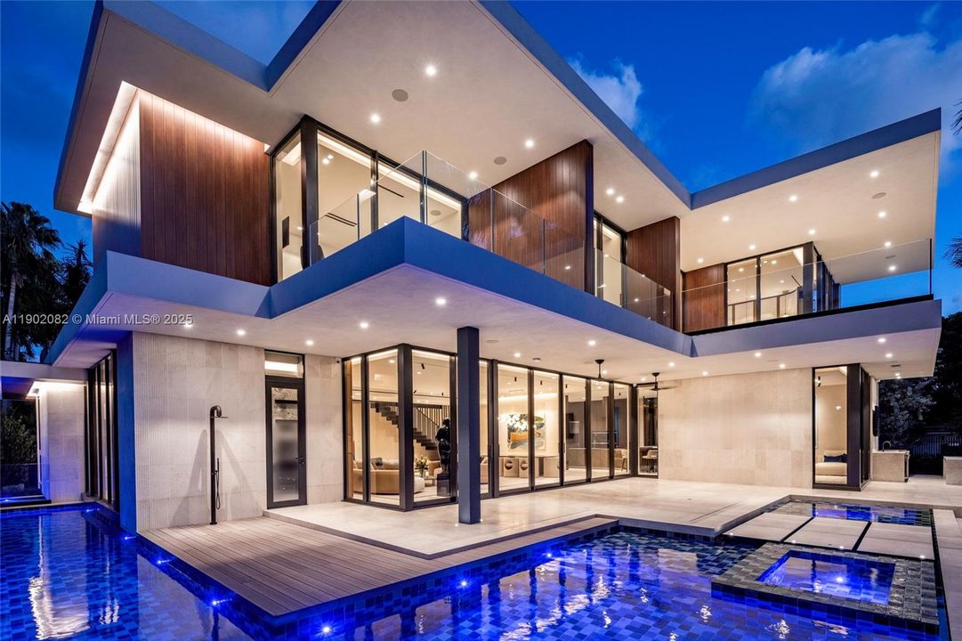 For Sale: $17,999,000 (6 beds, 7 baths, 5662 Square Feet)