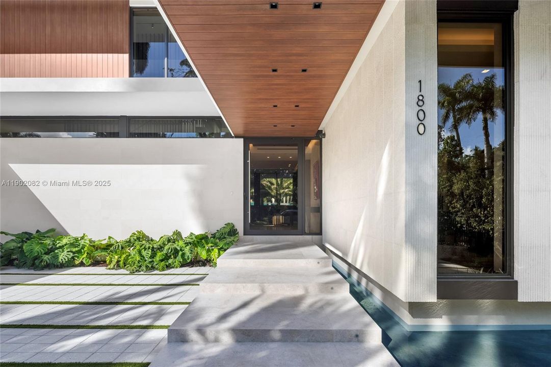 For Sale: $17,999,000 (6 beds, 7 baths, 5662 Square Feet)