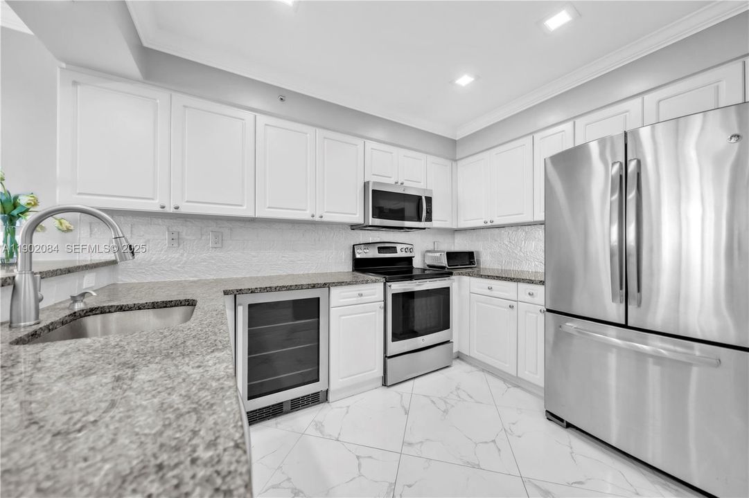 出租: $2,700 (0 贝兹, 1 浴室, 590 平方英尺)