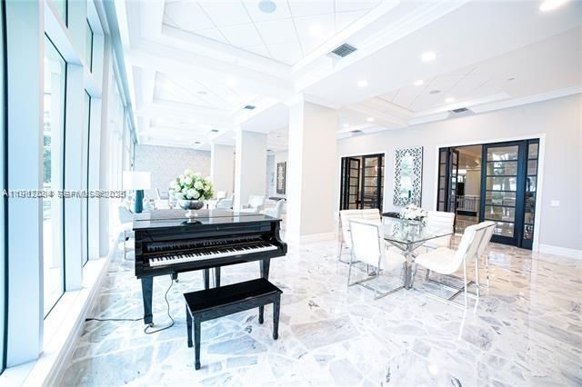 出租: $2,700 (0 贝兹, 1 浴室, 590 平方英尺)