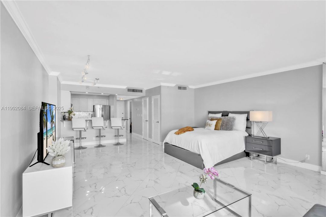 出租: $2,700 (0 贝兹, 1 浴室, 590 平方英尺)