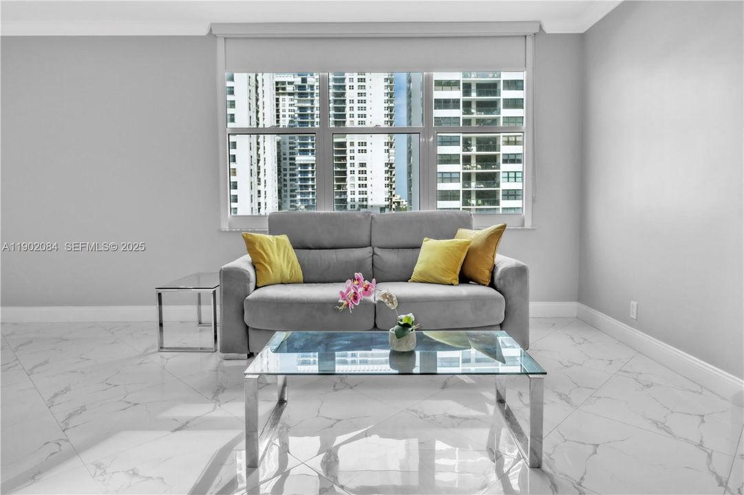 出租: $2,700 (0 贝兹, 1 浴室, 590 平方英尺)