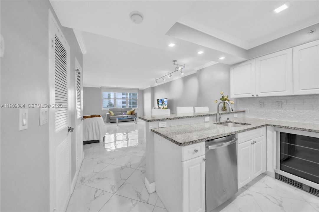 出租: $2,700 (0 贝兹, 1 浴室, 590 平方英尺)