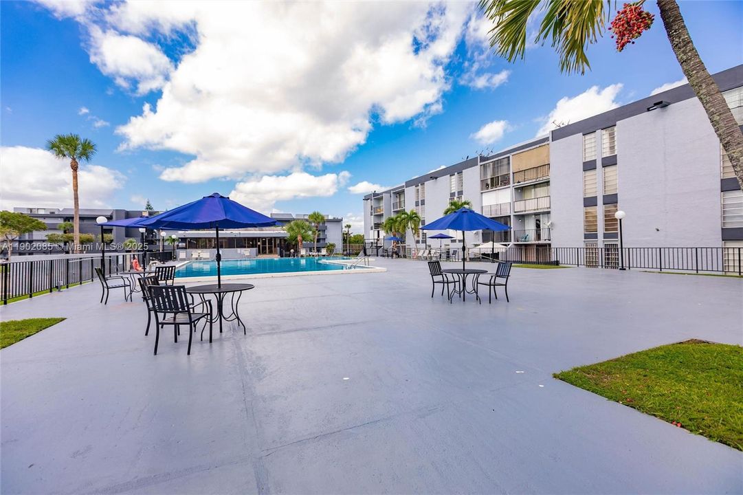 For Sale: $275,000 (2 beds, 1 baths, 900 Square Feet)