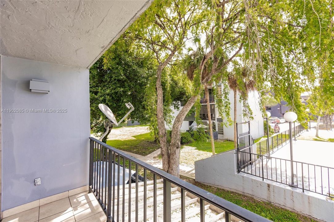 For Sale: $275,000 (2 beds, 1 baths, 900 Square Feet)