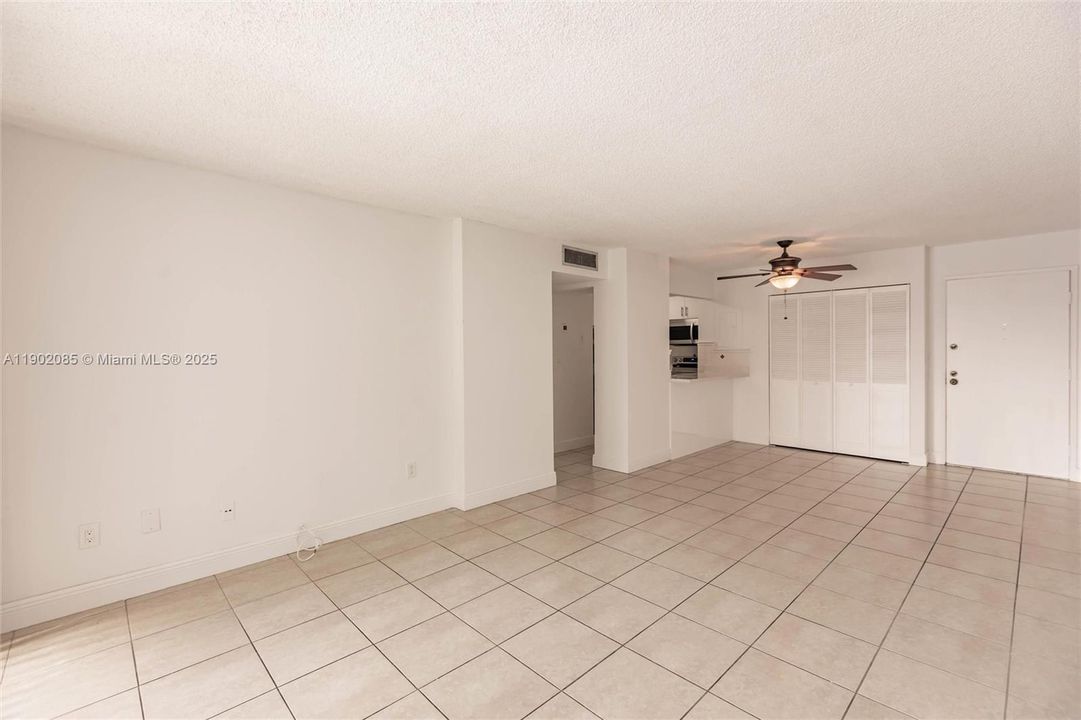 For Sale: $275,000 (2 beds, 1 baths, 900 Square Feet)