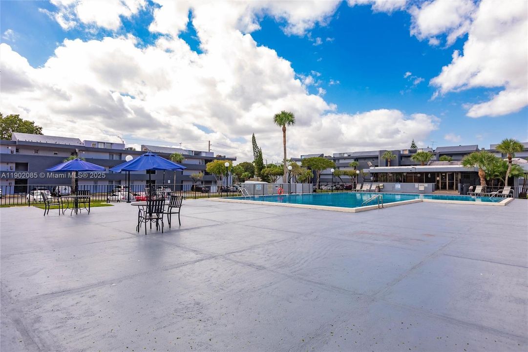 For Sale: $275,000 (2 beds, 1 baths, 900 Square Feet)