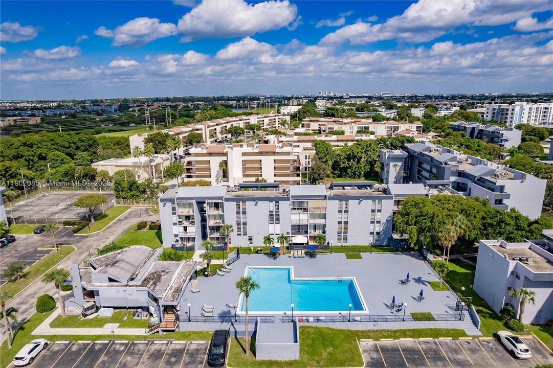 For Sale: $275,000 (2 beds, 1 baths, 900 Square Feet)