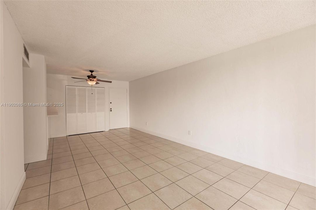 For Sale: $275,000 (2 beds, 1 baths, 900 Square Feet)