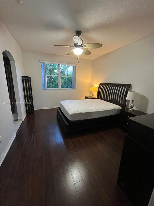 Recently Rented: $2,950 (3 beds, 2 baths, 1616 Square Feet)