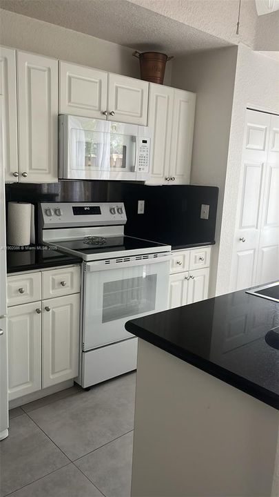 Recently Rented: $2,950 (3 beds, 2 baths, 1616 Square Feet)