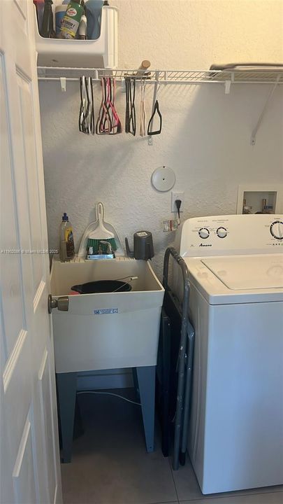 Recently Rented: $2,950 (3 beds, 2 baths, 1616 Square Feet)