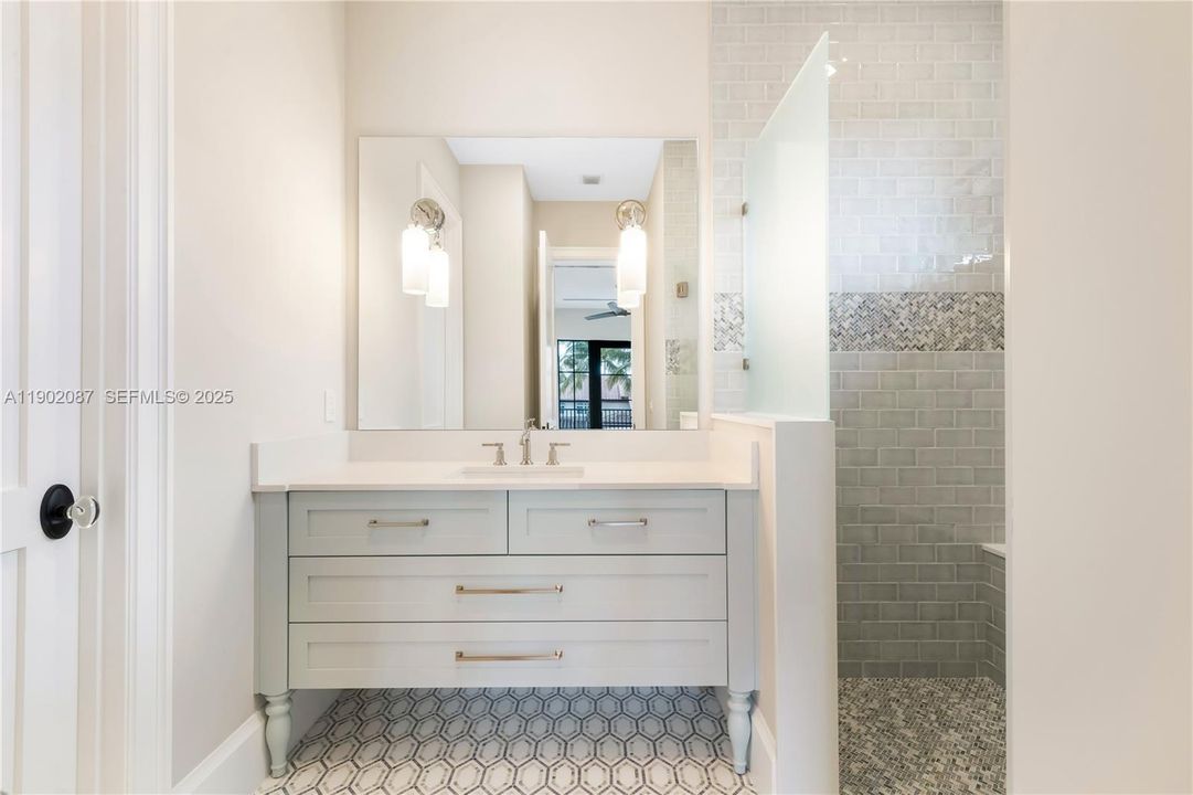 待售: $10,995,000 (7 贝兹, 5 浴室, 6000 平方英尺)