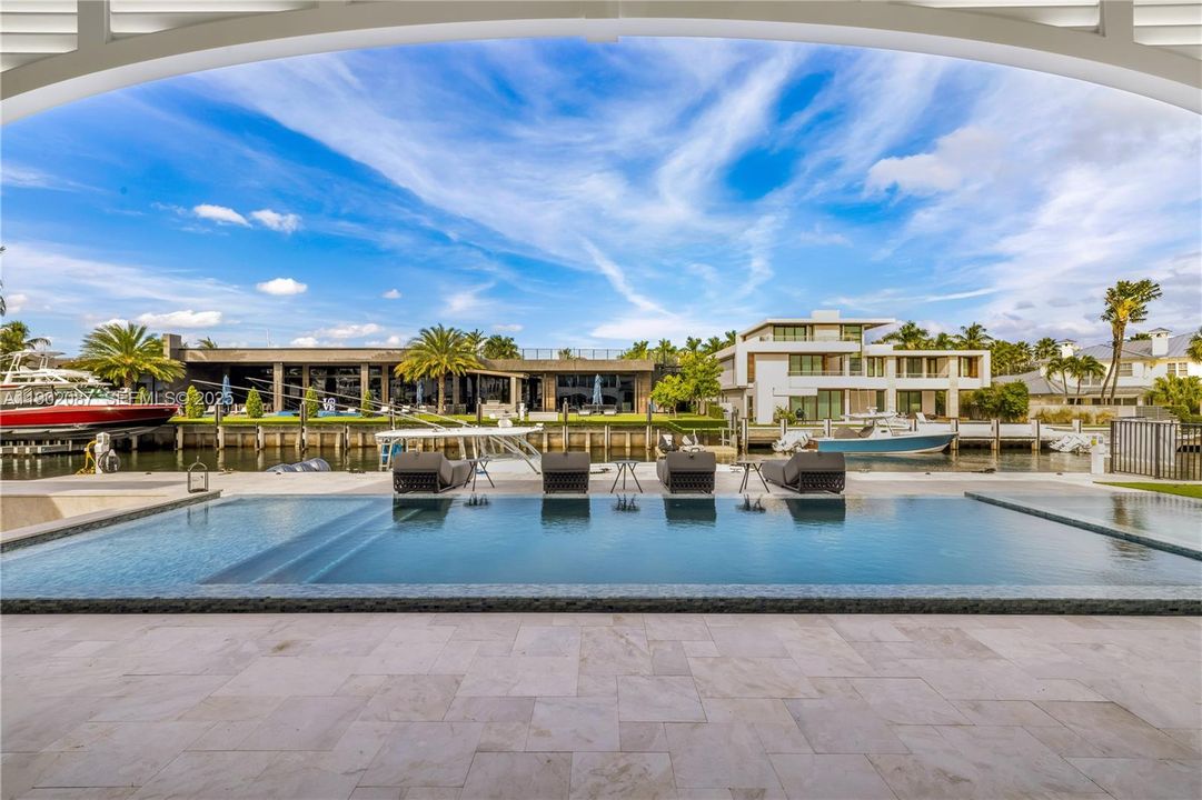 待售: $10,995,000 (7 贝兹, 5 浴室, 6000 平方英尺)