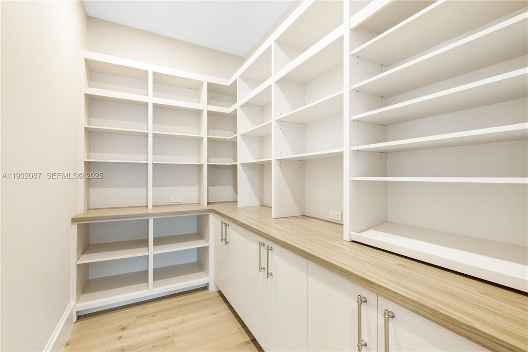 待售: $10,995,000 (7 贝兹, 5 浴室, 6000 平方英尺)