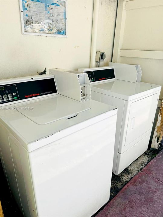 Active With Contract: $1,550 (0 beds, 1 baths, 450 Square Feet)