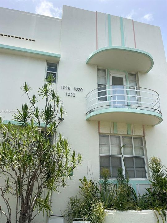 Active With Contract: $1,550 (0 beds, 1 baths, 450 Square Feet)