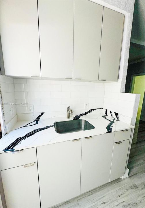 Active With Contract: $1,550 (0 beds, 1 baths, 450 Square Feet)