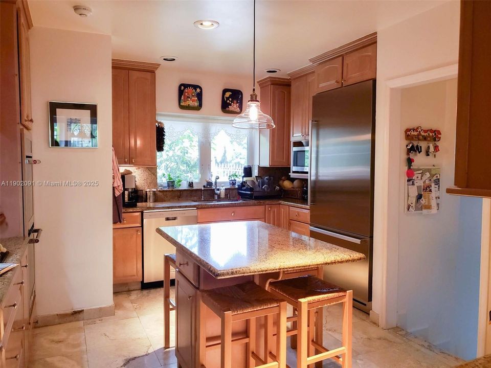 Recently Rented: $12,000 (5 beds, 4 baths, 3877 Square Feet)