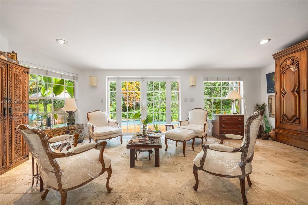 Recently Rented: $12,000 (5 beds, 4 baths, 3877 Square Feet)