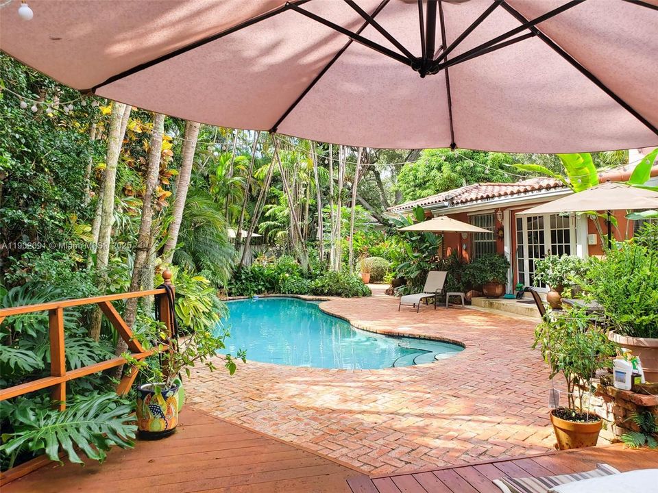 Recently Rented: $12,000 (5 beds, 4 baths, 3877 Square Feet)