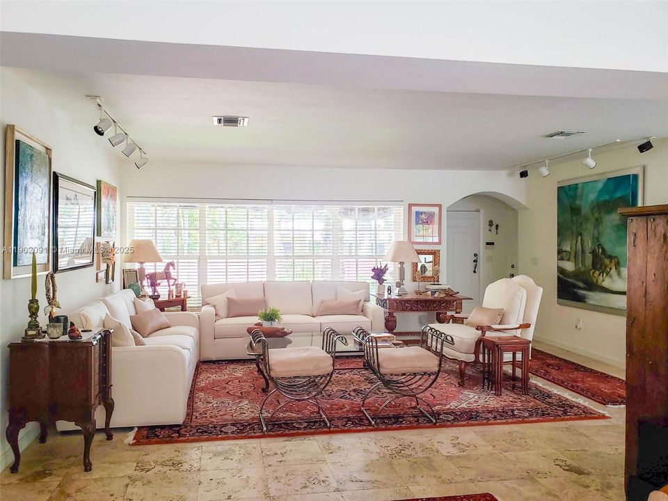 Recently Rented: $12,000 (5 beds, 4 baths, 3877 Square Feet)