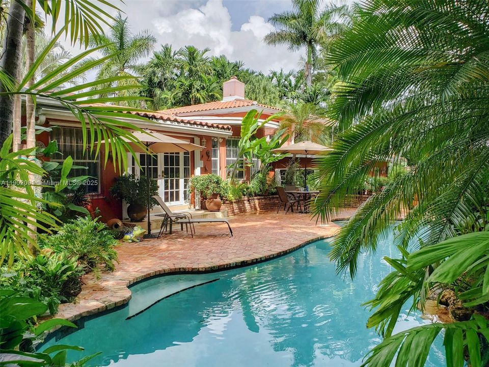 Recently Rented: $12,000 (5 beds, 4 baths, 3877 Square Feet)