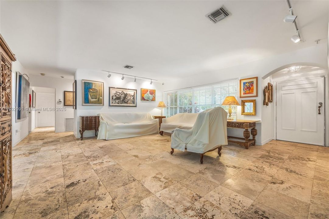 Recently Rented: $12,000 (5 beds, 4 baths, 3877 Square Feet)