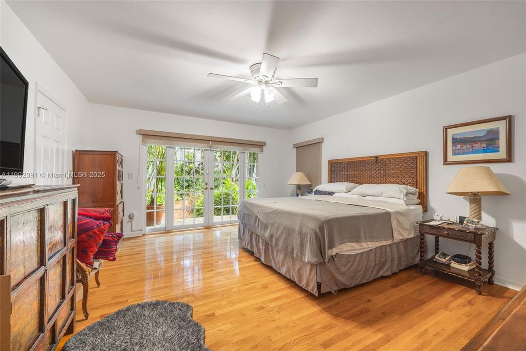 Recently Rented: $12,000 (5 beds, 4 baths, 3877 Square Feet)