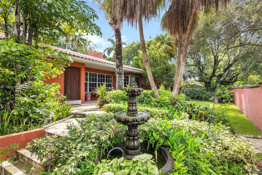 Recently Rented: $12,000 (5 beds, 4 baths, 3877 Square Feet)