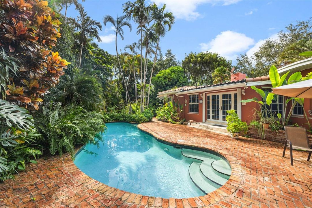 Recently Rented: $12,000 (5 beds, 4 baths, 3877 Square Feet)