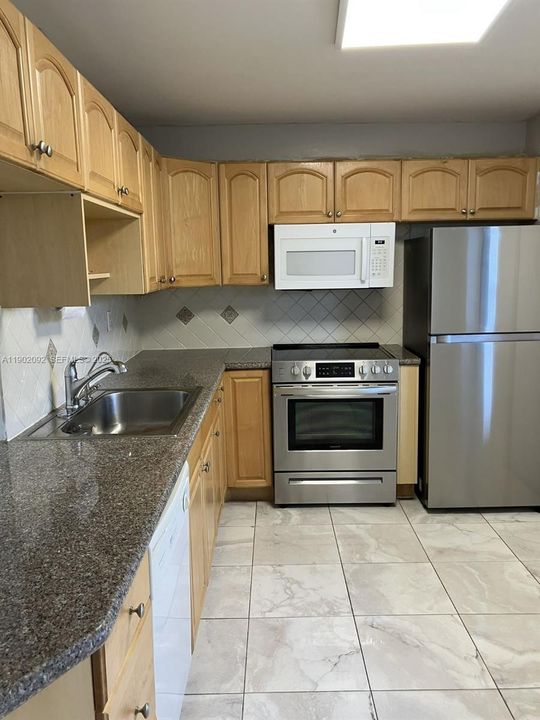 For Rent: $2,200 (2 beds, 2 baths, 1156 Square Feet)