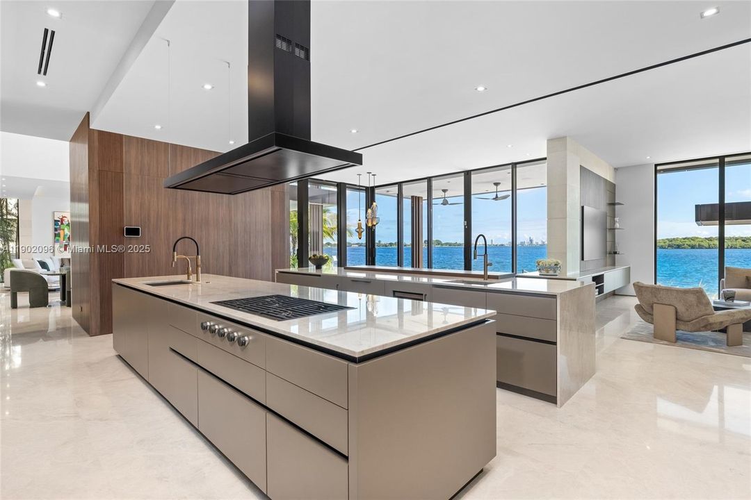 待售: $23,495,000 (7 贝兹, 7 浴室, 7923 平方英尺)