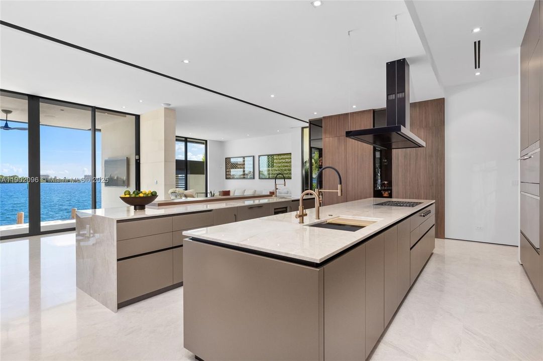 待售: $23,495,000 (7 贝兹, 7 浴室, 7923 平方英尺)