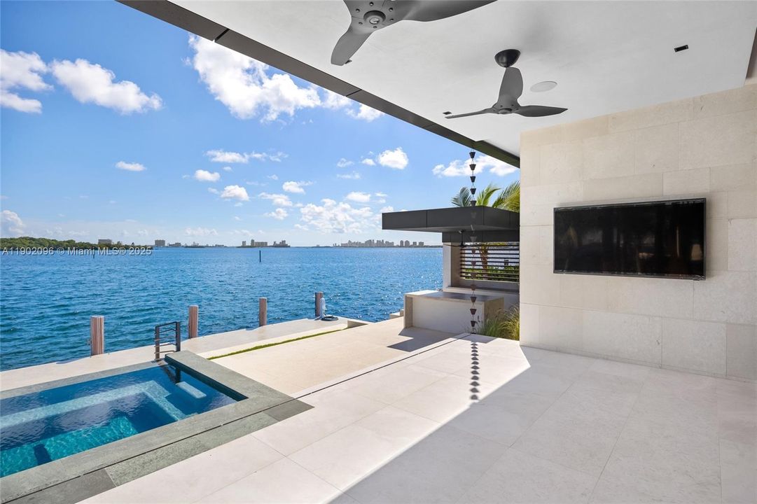 待售: $23,495,000 (7 贝兹, 7 浴室, 7923 平方英尺)