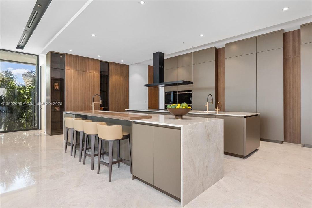 待售: $23,495,000 (7 贝兹, 7 浴室, 7923 平方英尺)