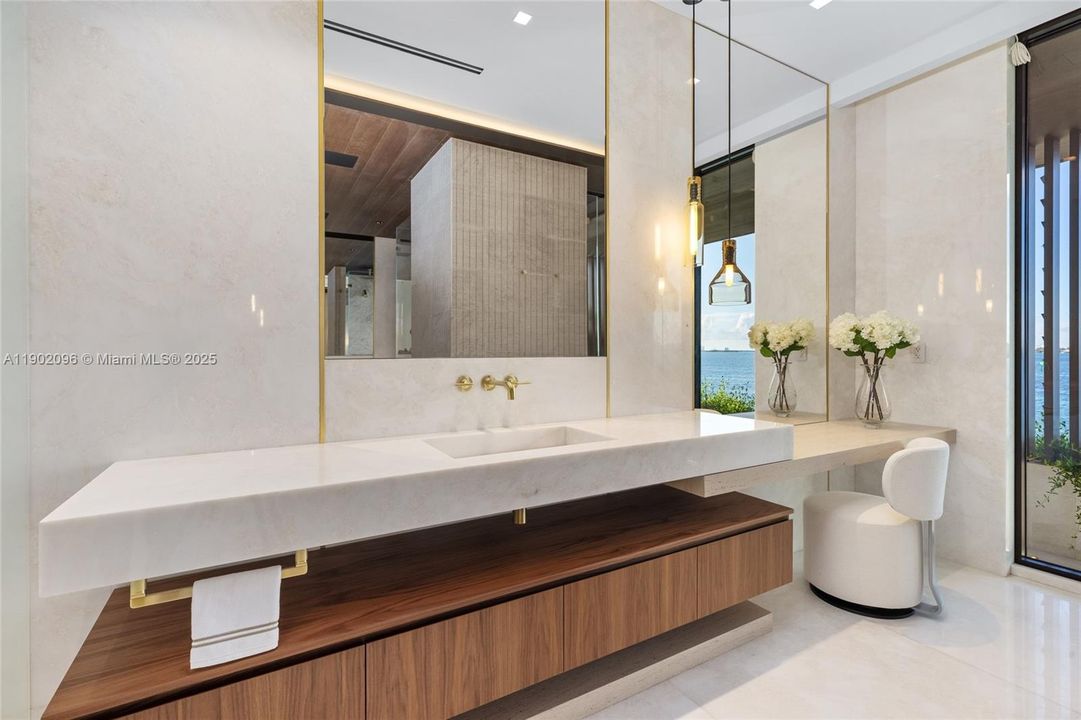 待售: $23,495,000 (7 贝兹, 7 浴室, 7923 平方英尺)