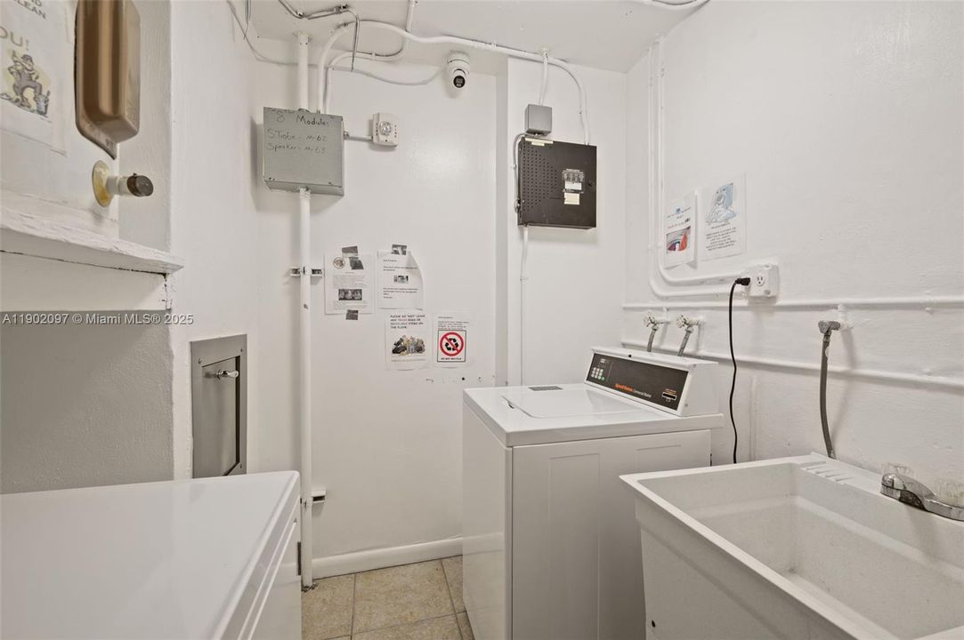 For Sale: $295,000 (2 beds, 2 baths, 1100 Square Feet)