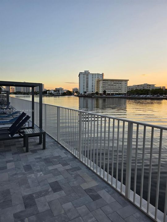 For Sale: $295,000 (2 beds, 2 baths, 1100 Square Feet)