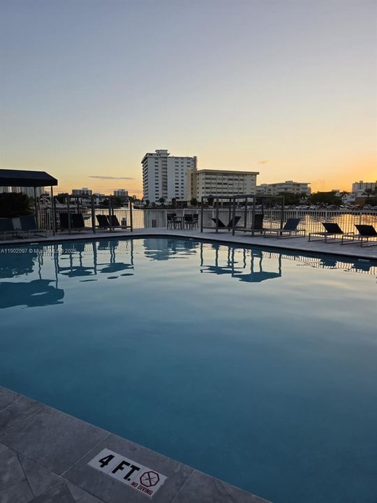 For Sale: $295,000 (2 beds, 2 baths, 1100 Square Feet)